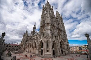 La Basilica Voto Nacional de Quito